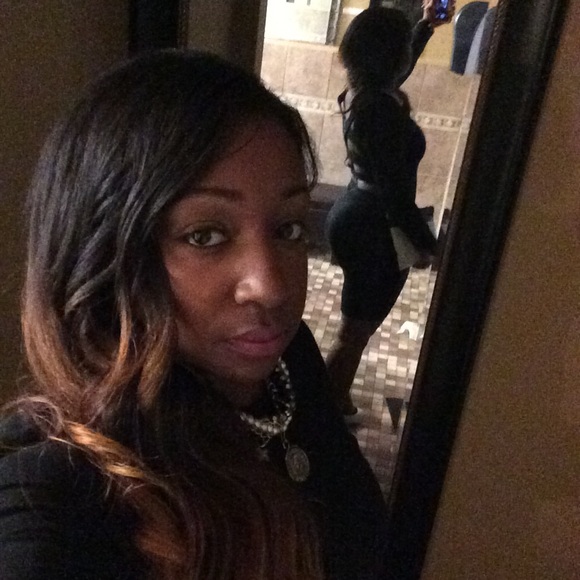 Meet your Posher, MoëtKoutureBoutique - Picture 4 of 5